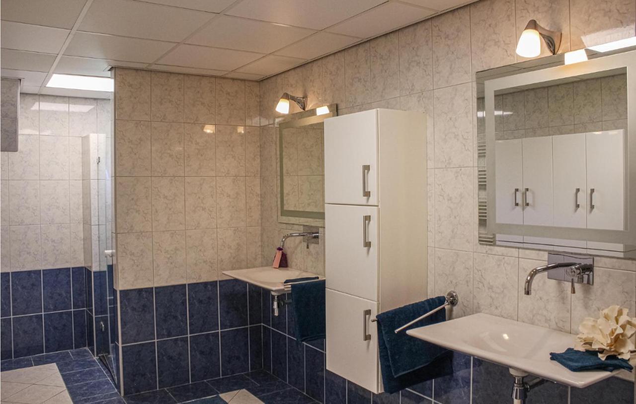 Gorgeous Home In Scharendijke With Kitchen Dış mekan fotoğraf